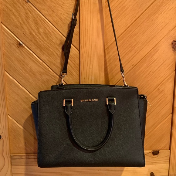 Michael Kors Handbags - Michael Kors Selma Tote